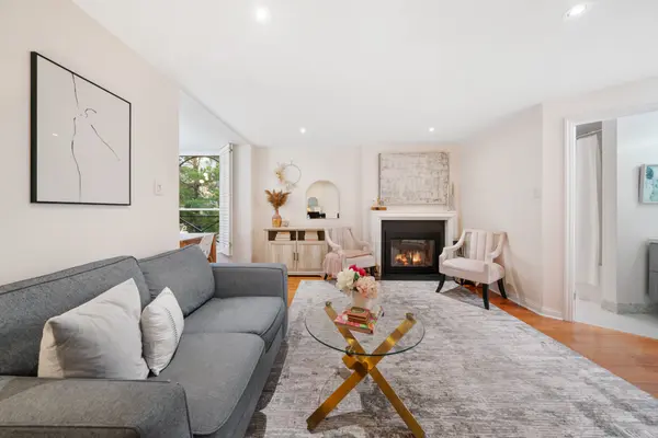 105 Heath St W #3, Toronto, ON M4V 1T5