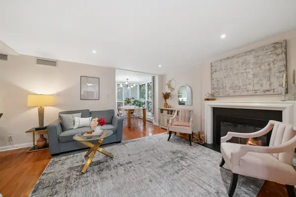 105 Heath St W #3, Toronto, ON M4V 1T5