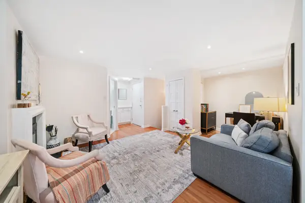 105 Heath St W #3, Toronto, ON M4V 1T5