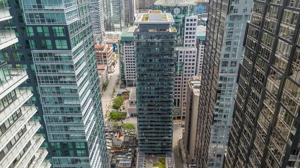 8 Mercer St #Penthouse 3305, Toronto, ON M5V 0C4