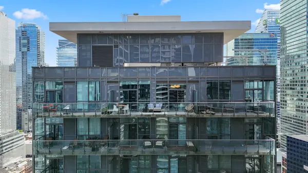 8 Mercer St #Penthouse 3305, Toronto, ON M5V 0C4