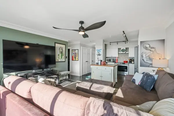 5949 Yonge St #1207, Toronto, ON M2M 3V7