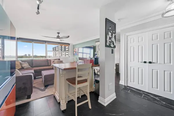 5949 Yonge St #1207, Toronto, ON M2M 3V7