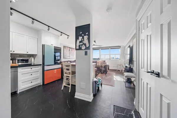 5949 Yonge St #1207, Toronto, ON M2M 3V7