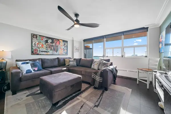 5949 Yonge St #1207, Toronto, ON M2M 3V7