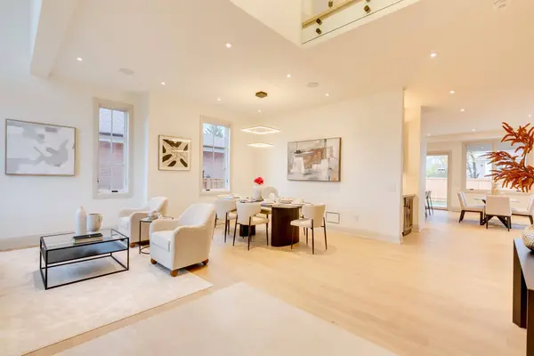 512 Weynway CT, Oakville, ON L6L 4G7