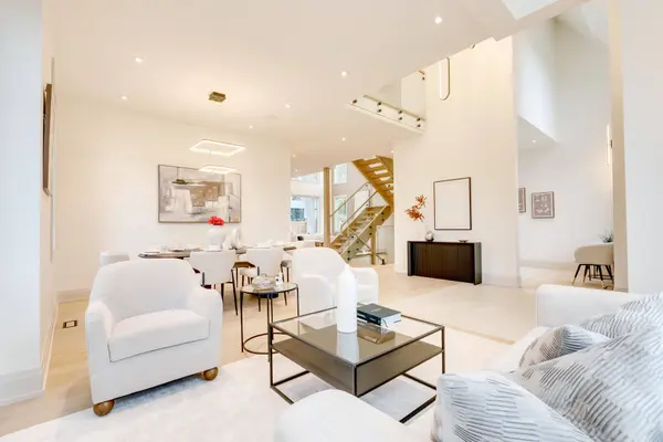 512 Weynway CT, Oakville, ON L6L 4G7