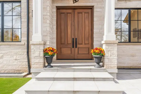 512 Weynway CT, Oakville, ON L6L 4G7