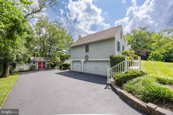 10 LONG DR, Downingtown, PA 19335