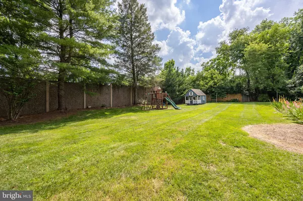 10 LONG DR, Downingtown, PA 19335