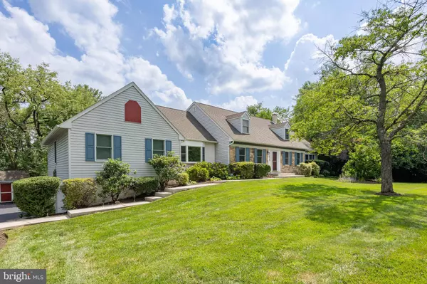 10 LONG DR, Downingtown, PA 19335