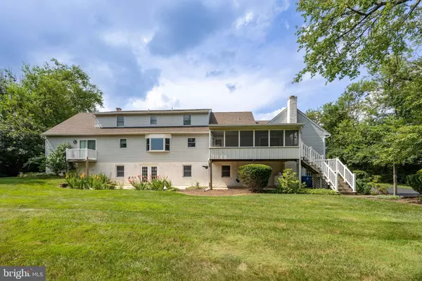 10 LONG DR, Downingtown, PA 19335