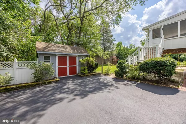 10 LONG DR, Downingtown, PA 19335