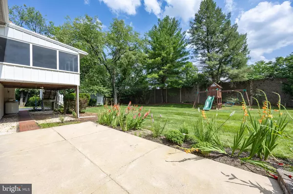 10 LONG DR, Downingtown, PA 19335