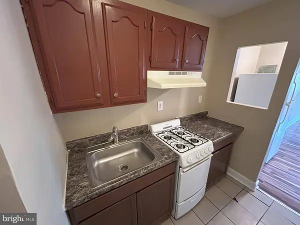 423 MELLON ST SE #4, Washington, DC 20032