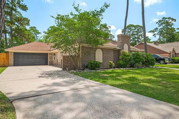 3705 Autumn LN, Baytown, TX 77521