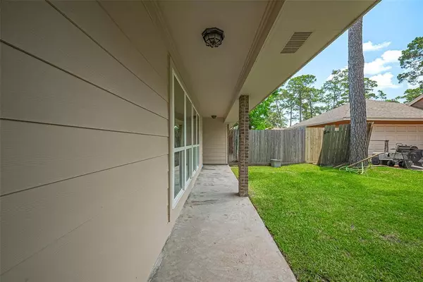 3705 Autumn LN, Baytown, TX 77521