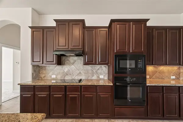 11602 Kings Point BLVD, Mont Belvieu, TX 77535
