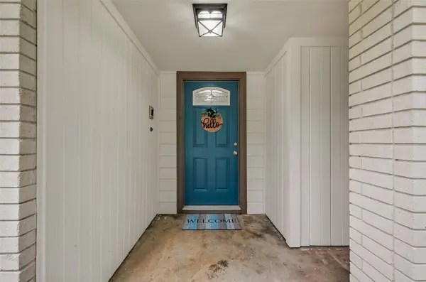 116 Flag DR W, Lake Jackson, TX 77566