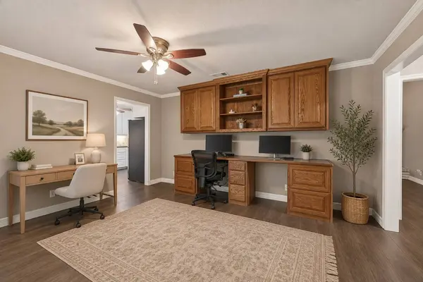 116 Flag DR W, Lake Jackson, TX 77566