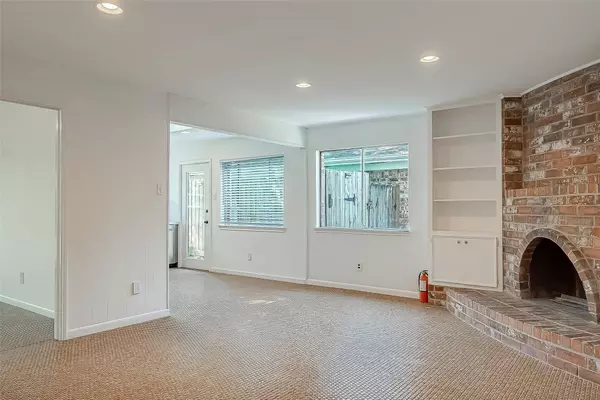 810 Richvale LN, Houston, TX 77062