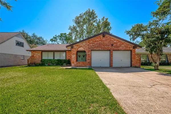 810 Richvale LN, Houston, TX 77062