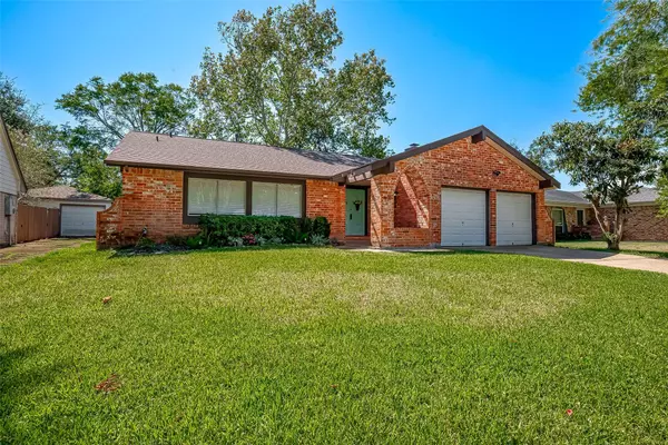 810 Richvale LN, Houston, TX 77062