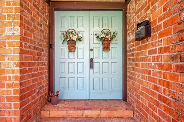 810 Richvale LN, Houston, TX 77062