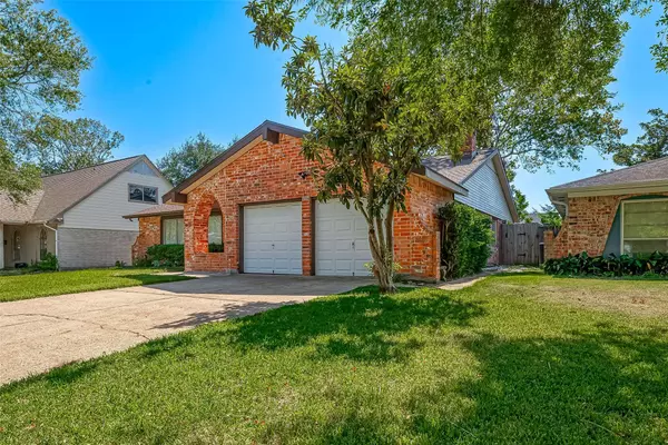 810 Richvale LN, Houston, TX 77062