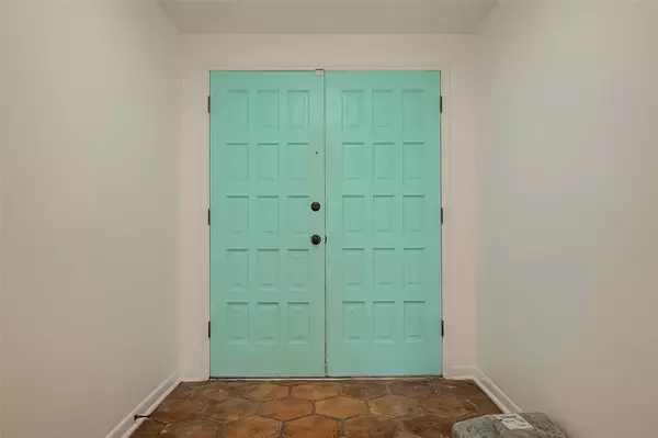 810 Richvale LN, Houston, TX 77062