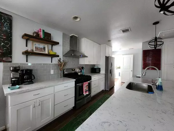 5516 Chapman ST, Houston, TX 77009