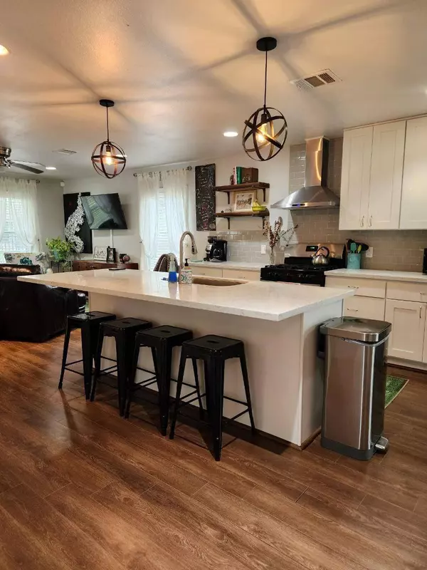 5516 Chapman ST, Houston, TX 77009