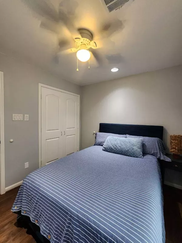 5516 Chapman ST, Houston, TX 77009