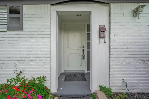 605 Sorrento Dr, El Lago, TX 77586