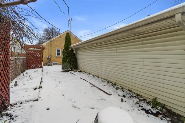 2325 Olive St, Racine, WI 53403-3017