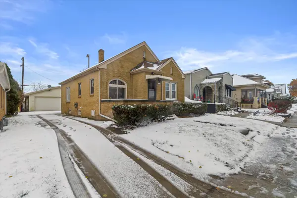 2325 Olive St, Racine, WI 53403-3017