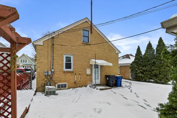 2325 Olive St, Racine, WI 53403-3017