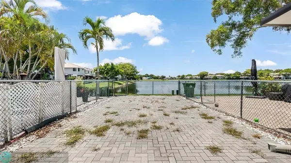 328 NW 103rd Ter  #328, Pembroke Pines, FL 33026