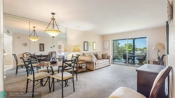 9750 Sunrise Lakes Blvd  #302, Sunrise, FL 33322