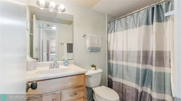 9750 Sunrise Lakes Blvd  #302, Sunrise, FL 33322