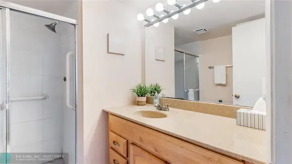 9750 Sunrise Lakes Blvd  #302, Sunrise, FL 33322