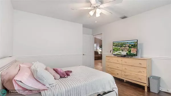 9770 SW 15th Dr, Plantation, FL 33324