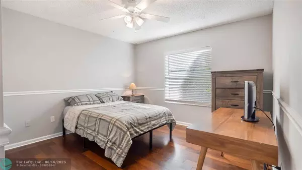 9770 SW 15th Dr, Plantation, FL 33324