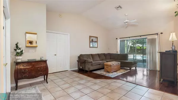 9770 SW 15th Dr, Plantation, FL 33324