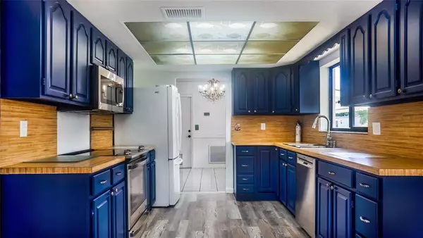 6950 SW 9th Pl, North Lauderdale, FL 33068