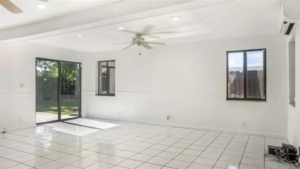 6950 SW 9th Pl, North Lauderdale, FL 33068