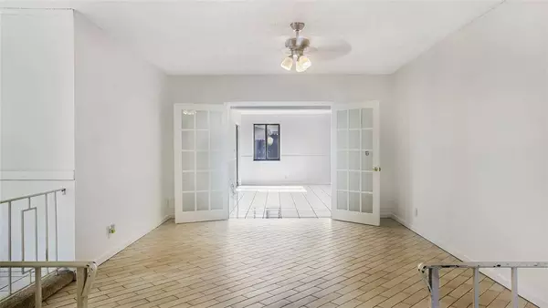 6950 SW 9th Pl, North Lauderdale, FL 33068