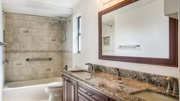 6950 SW 9th Pl, North Lauderdale, FL 33068