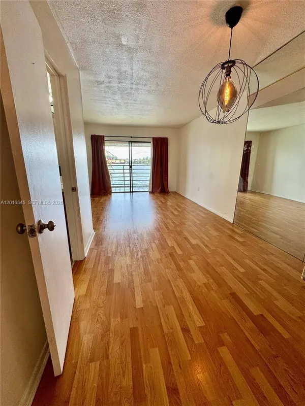 2762 W 60th St #53, Hialeah, FL 33016