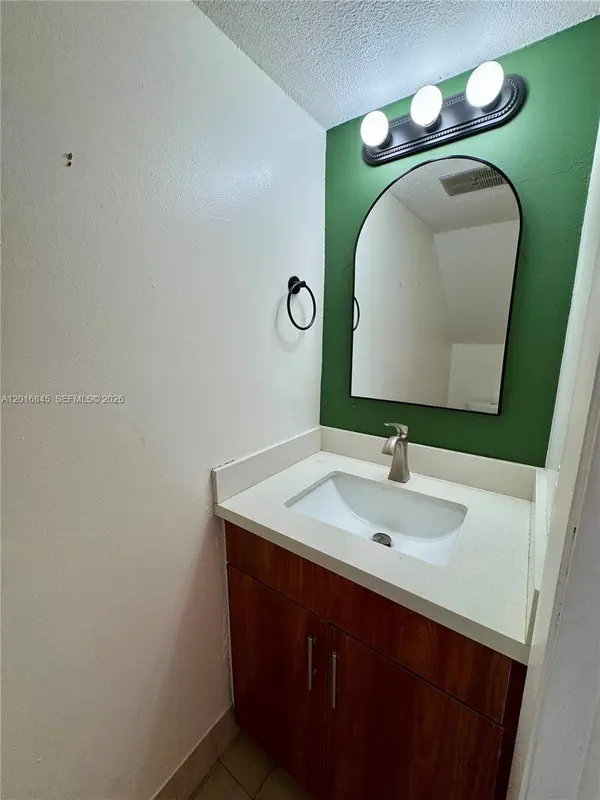 2762 W 60th St #53, Hialeah, FL 33016